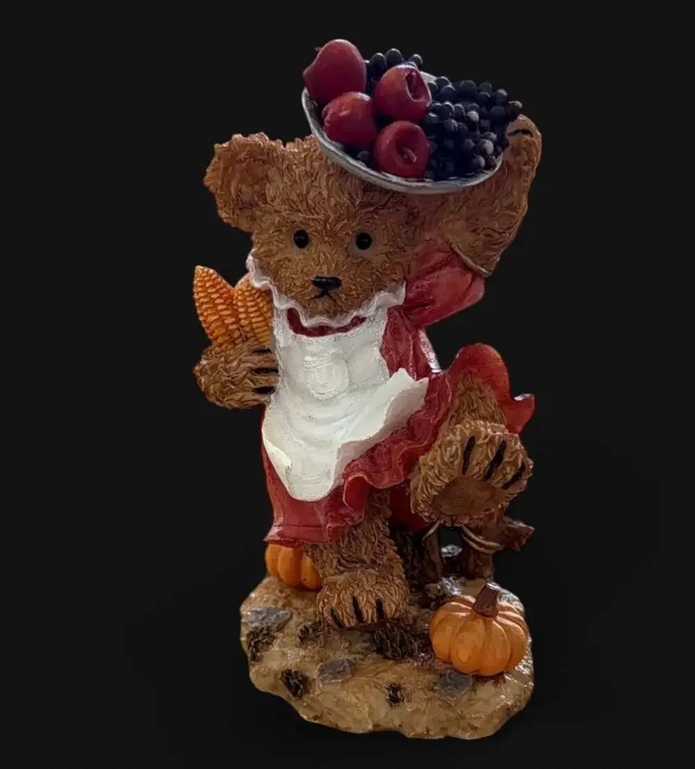 Home Interiors 2002 Fall Harvest Bear Figurines Set of 2